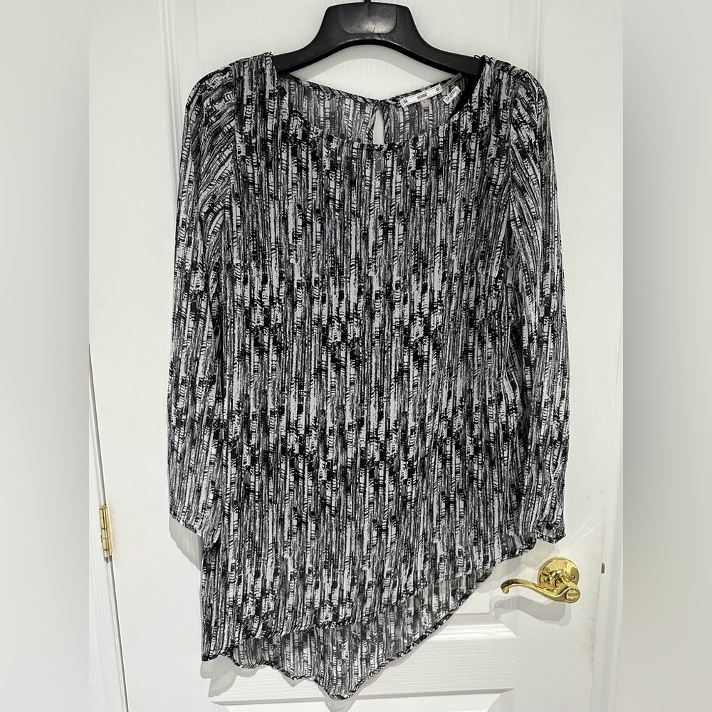 Elegant Monochrome Women's Blouse